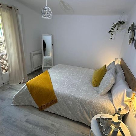 Habitacion Roca Foradada En Casa Cami De Les Aiguees Monistrol De Montserrat Eksteriør bilde